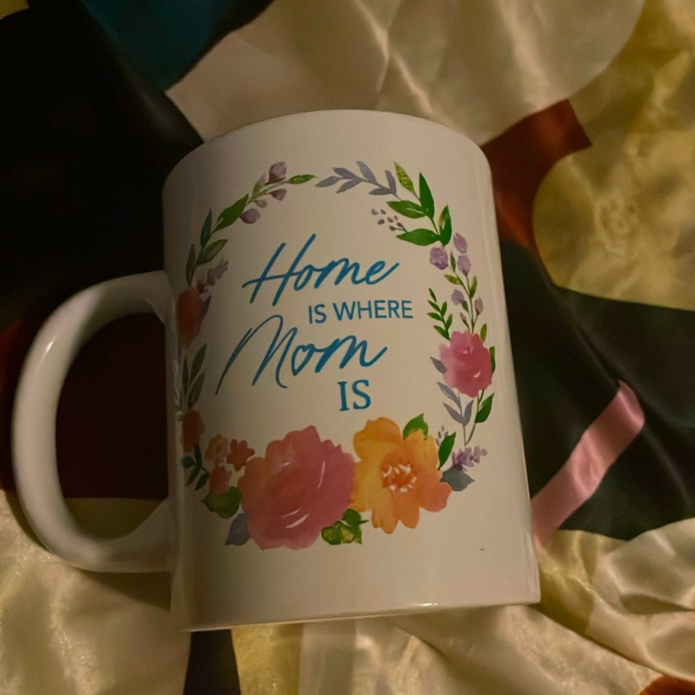 Mother day mug with the quote “Home Is Where mom is” Flower wreath mug